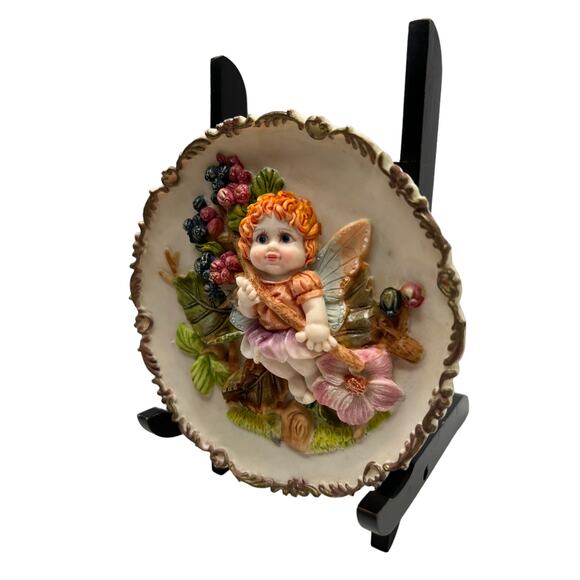 Vintage Resin Woodland Fairy with Berry Branch Plaque - Picture 2 of 3
